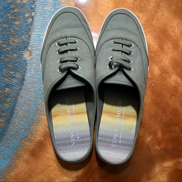 Vince Camuto Celiste Slip on green sneakers washable size 9.5 - Picture 2 of 8